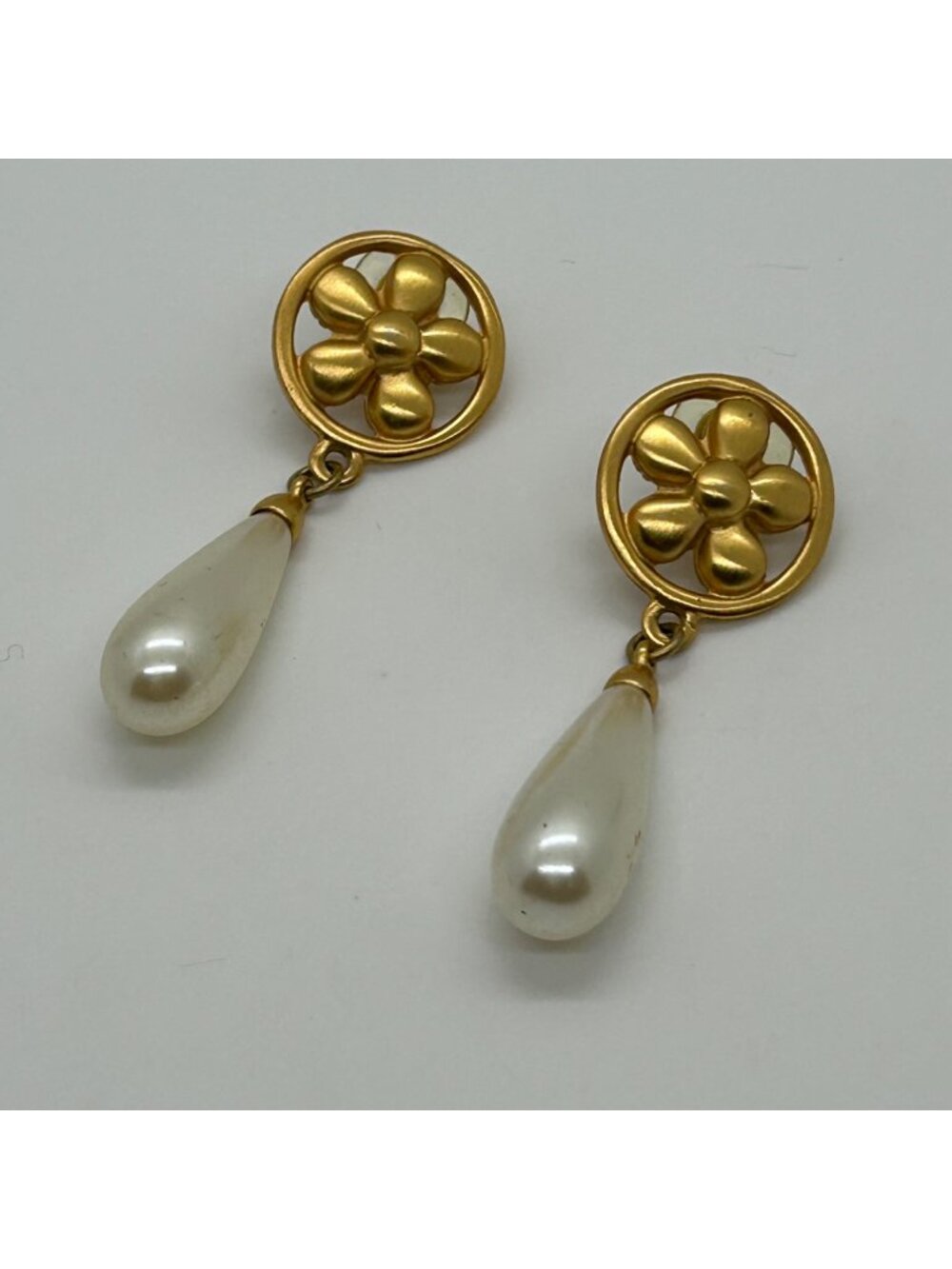 Vintage Anne Klein Gold Tone Flower Round Stud Earrings White Faux Pearl Drops